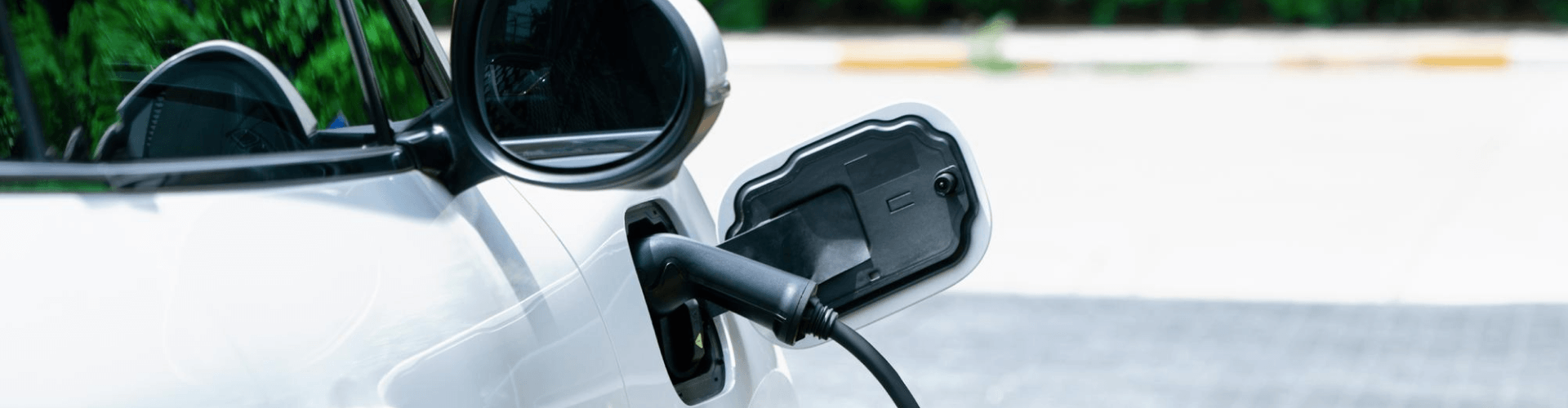 How Solar and Battery Storage Systems Can Support Commercial EV Charging